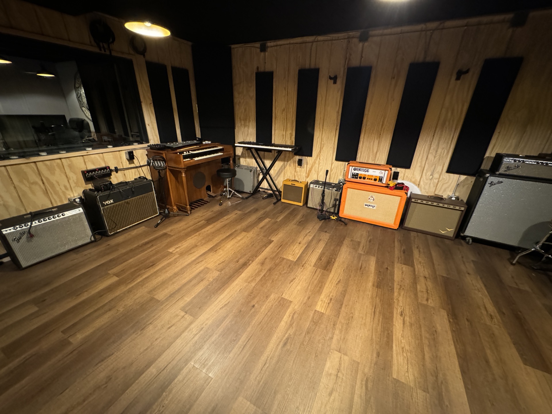 Vintage amplifiers and organ in Long Road Recording studio